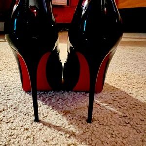Louboutin New Very Prive 120 Patent size 35.5 peep toe sole covers on bottoms